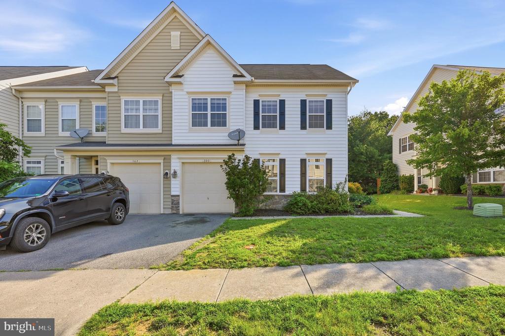 300 KINTYRE LANE