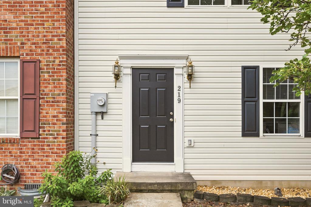 219 SURREY CLUB LANE