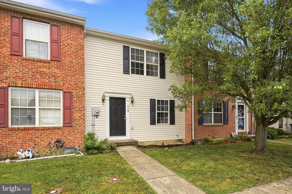219 SURREY CLUB LANE