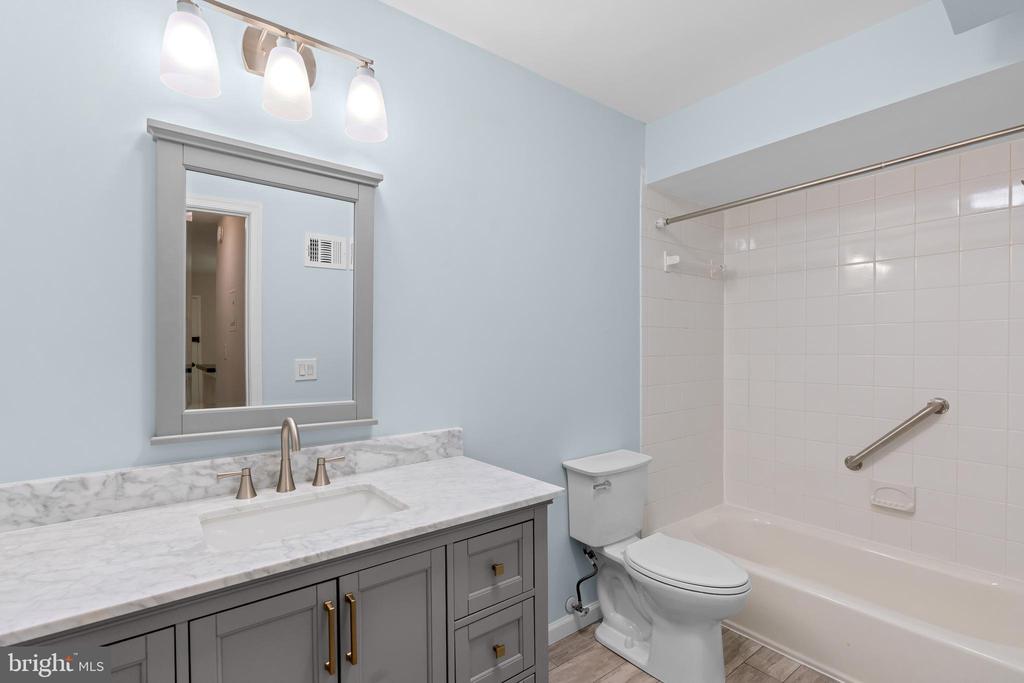 8110 COLONY POINT ROAD Unit: H
