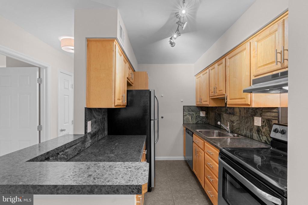 8110 COLONY POINT ROAD Unit: H