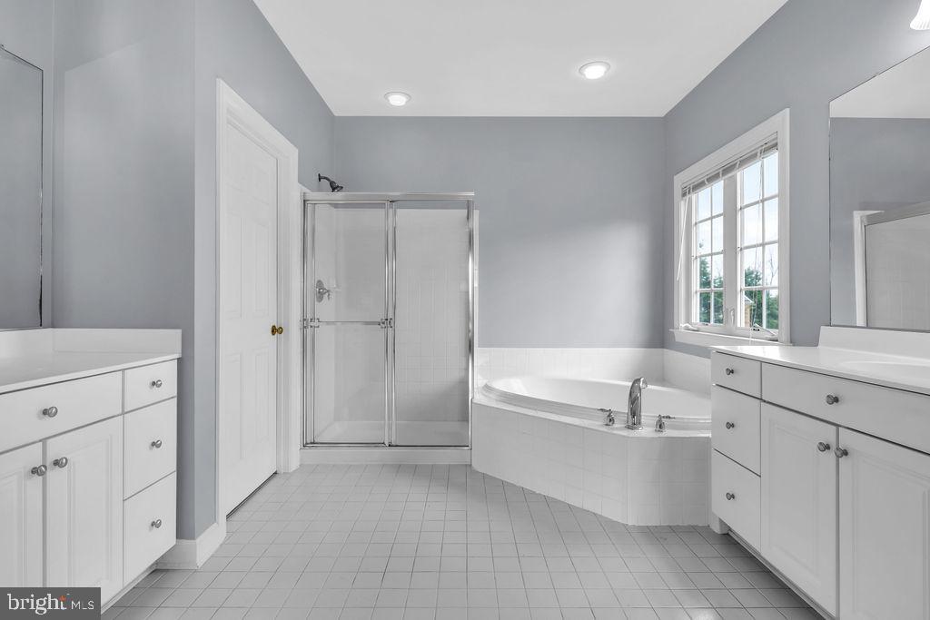 22405 Belle Terra Dr