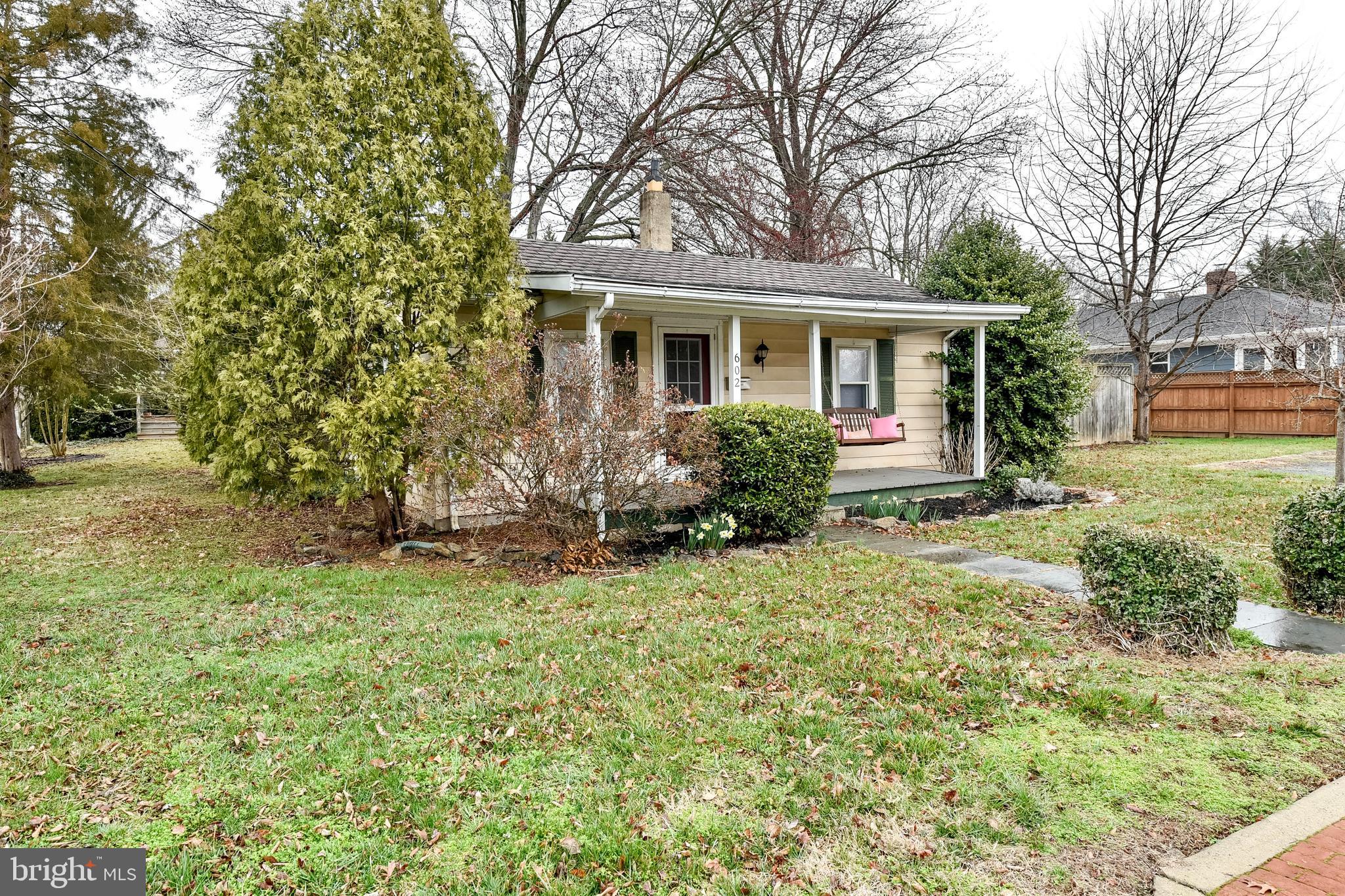 602 Blue Ridge Ave NE