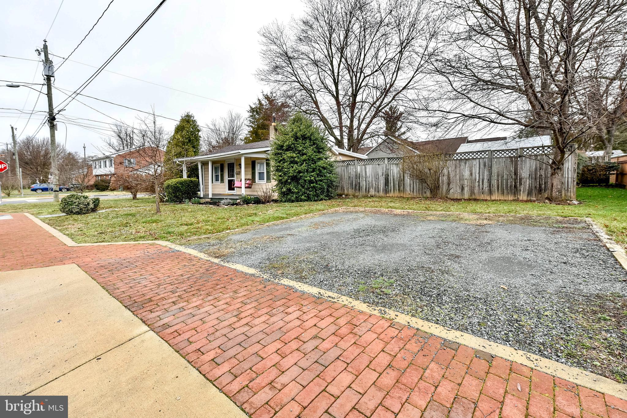 602 Blue Ridge Ave NE