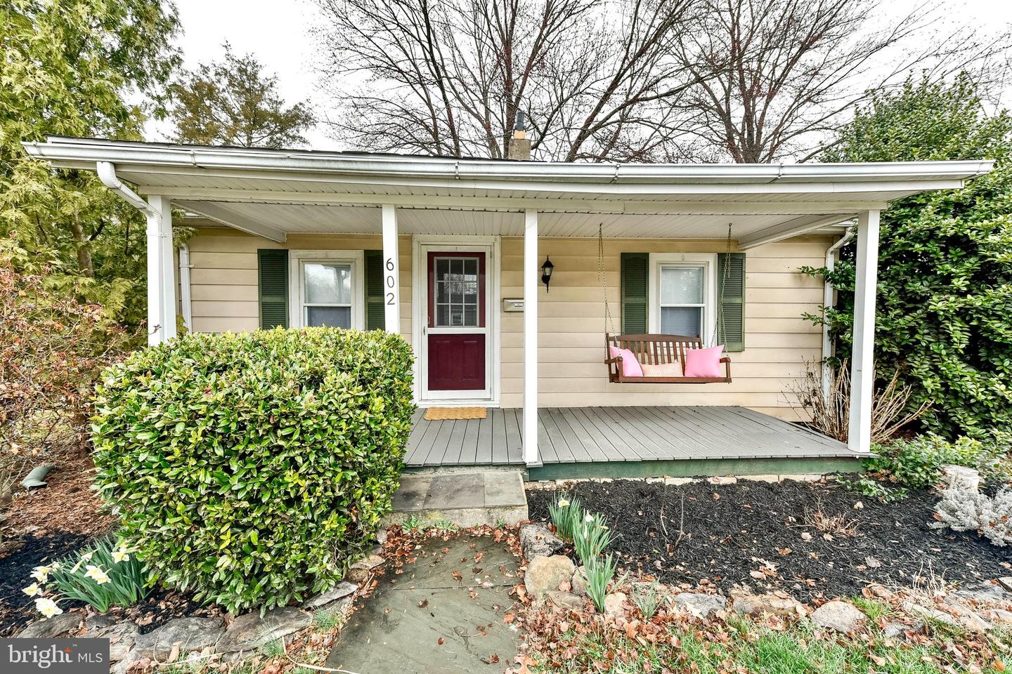 602 Blue Ridge Ave NE