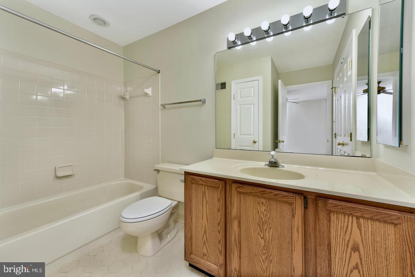 20372 BURNLEY SQUARE