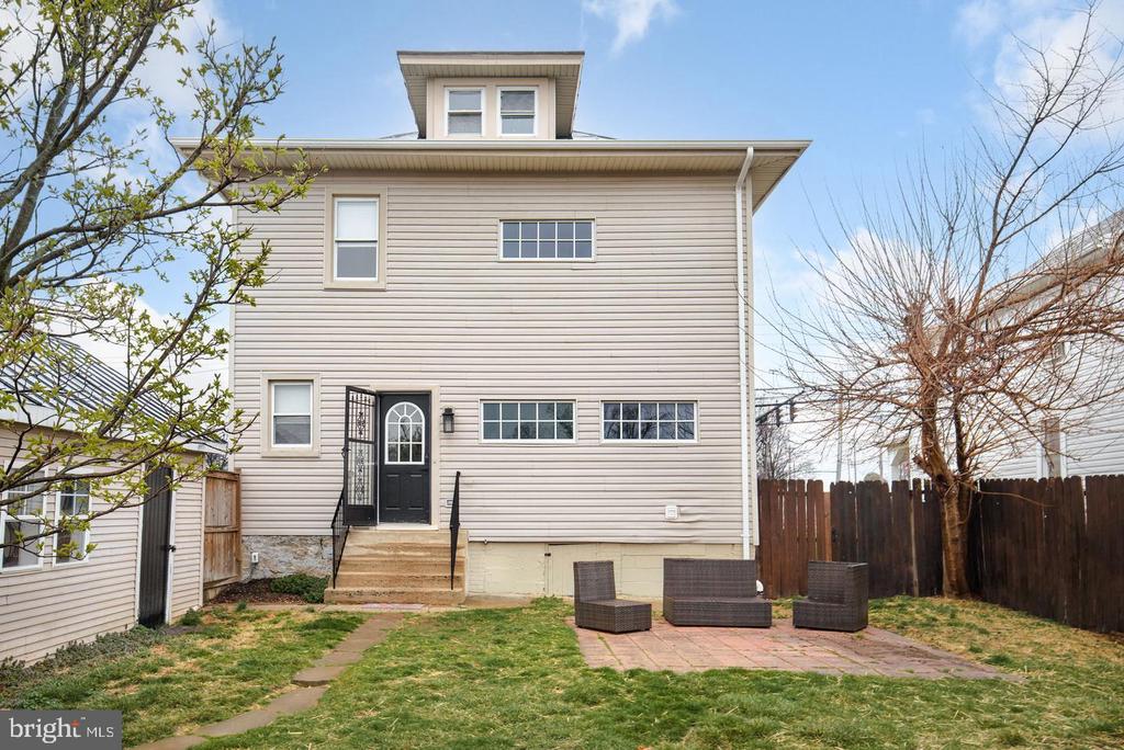 735 BERRYVILLE AVE