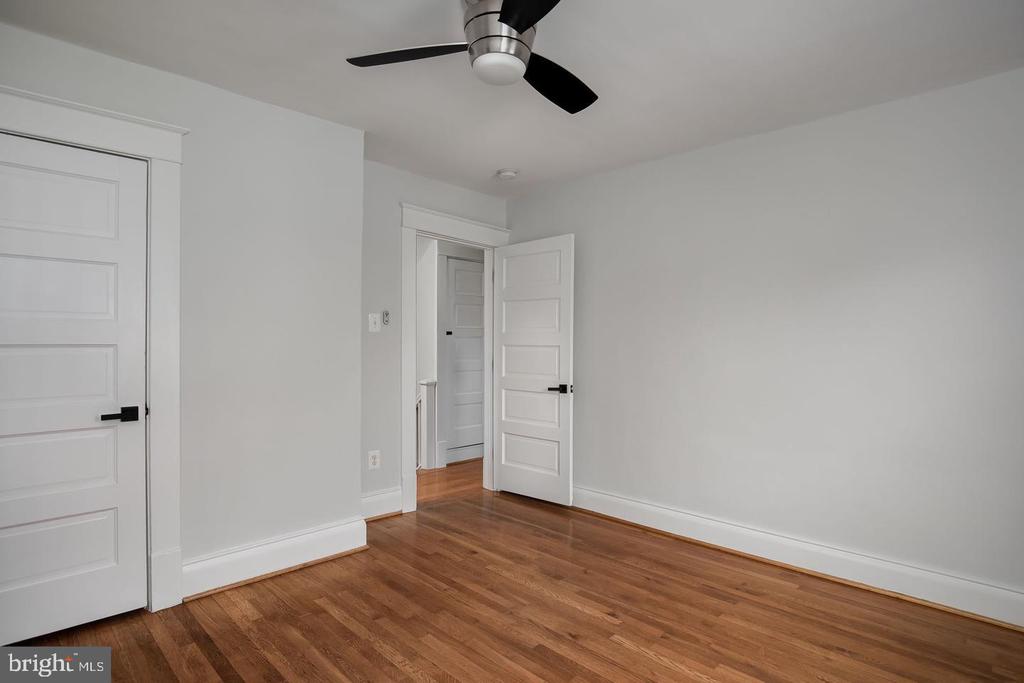 735 BERRYVILLE AVE