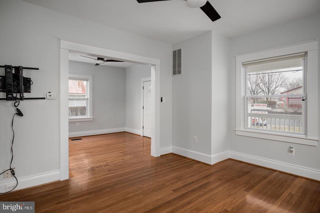 735 BERRYVILLE AVE
