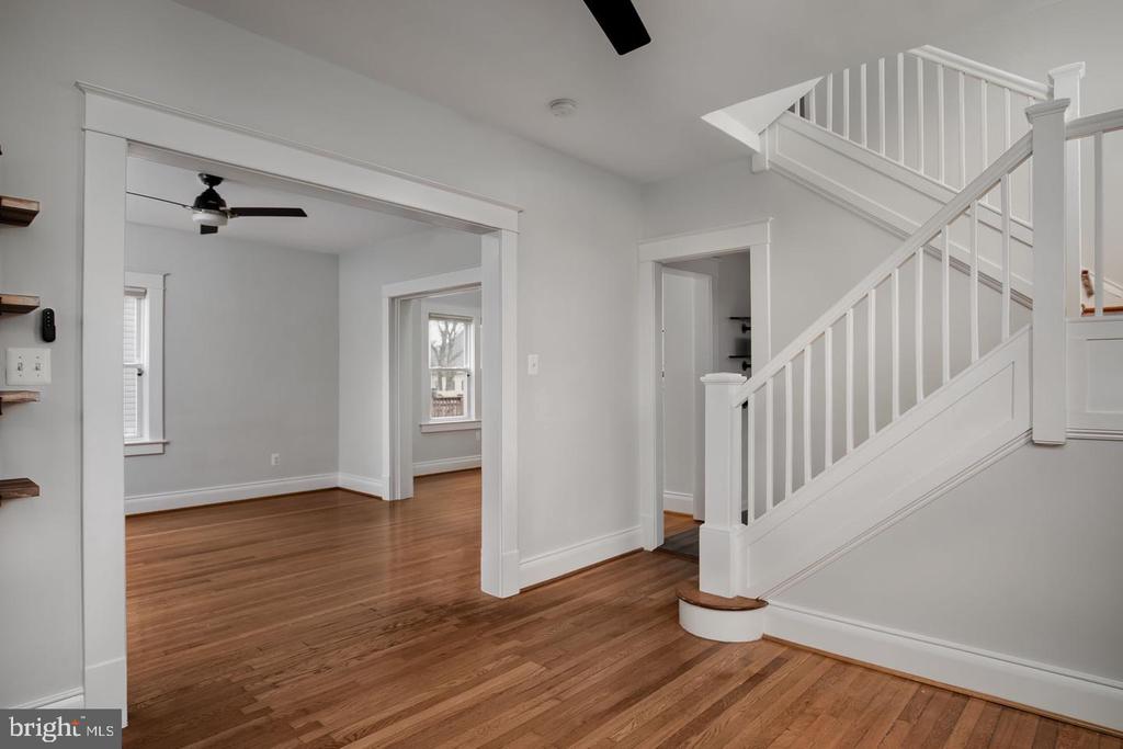 735 BERRYVILLE AVE