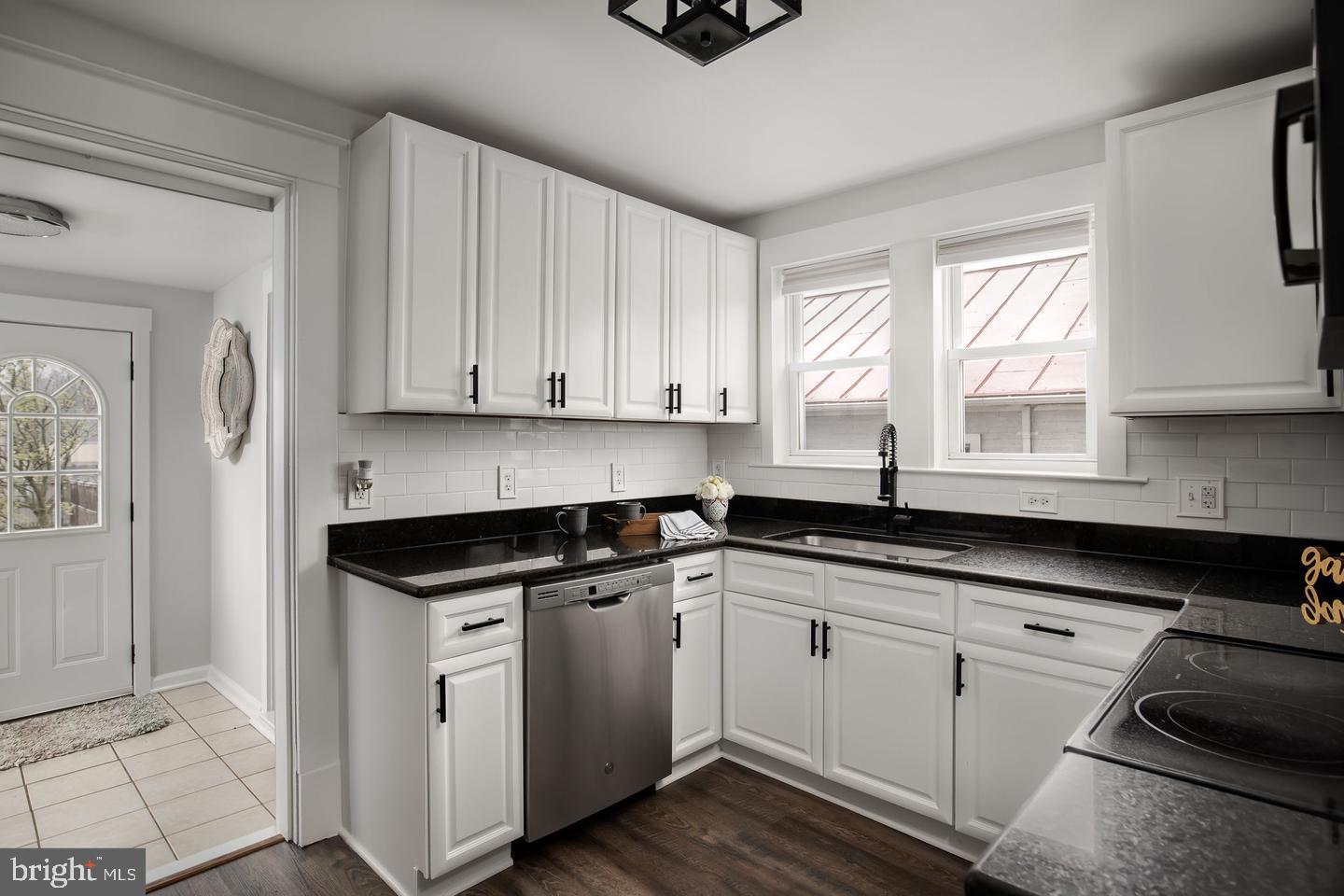 735 BERRYVILLE AVE