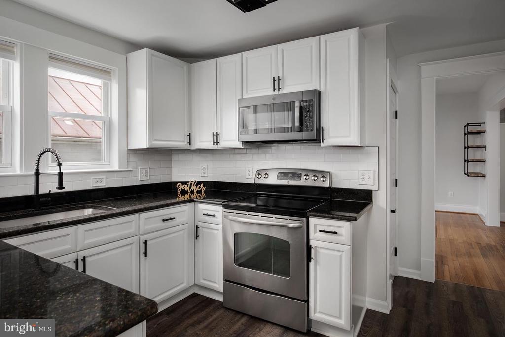 735 BERRYVILLE AVE