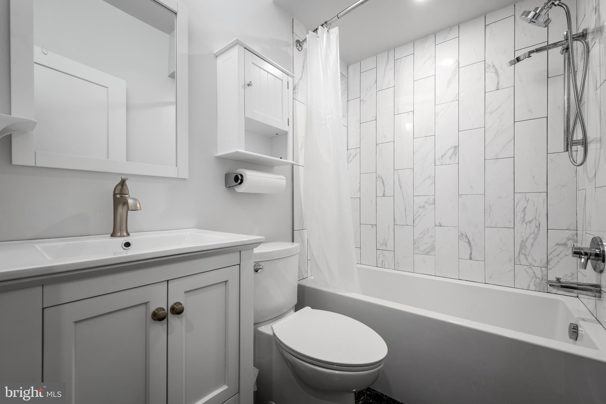 411 N LOUDOUN ST #102