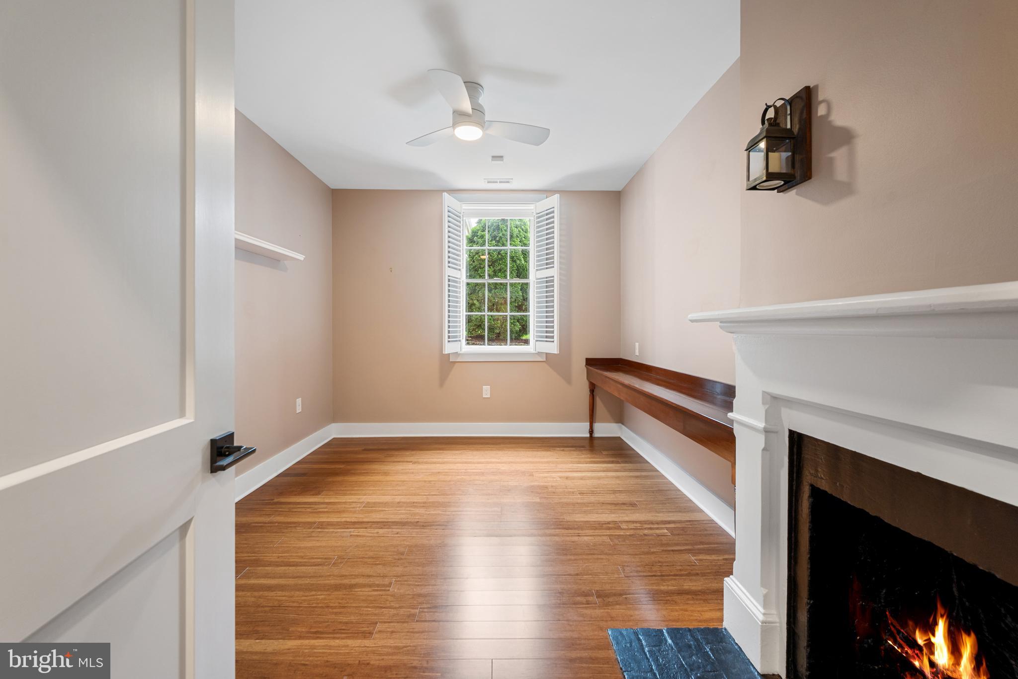 411 N LOUDOUN ST #102