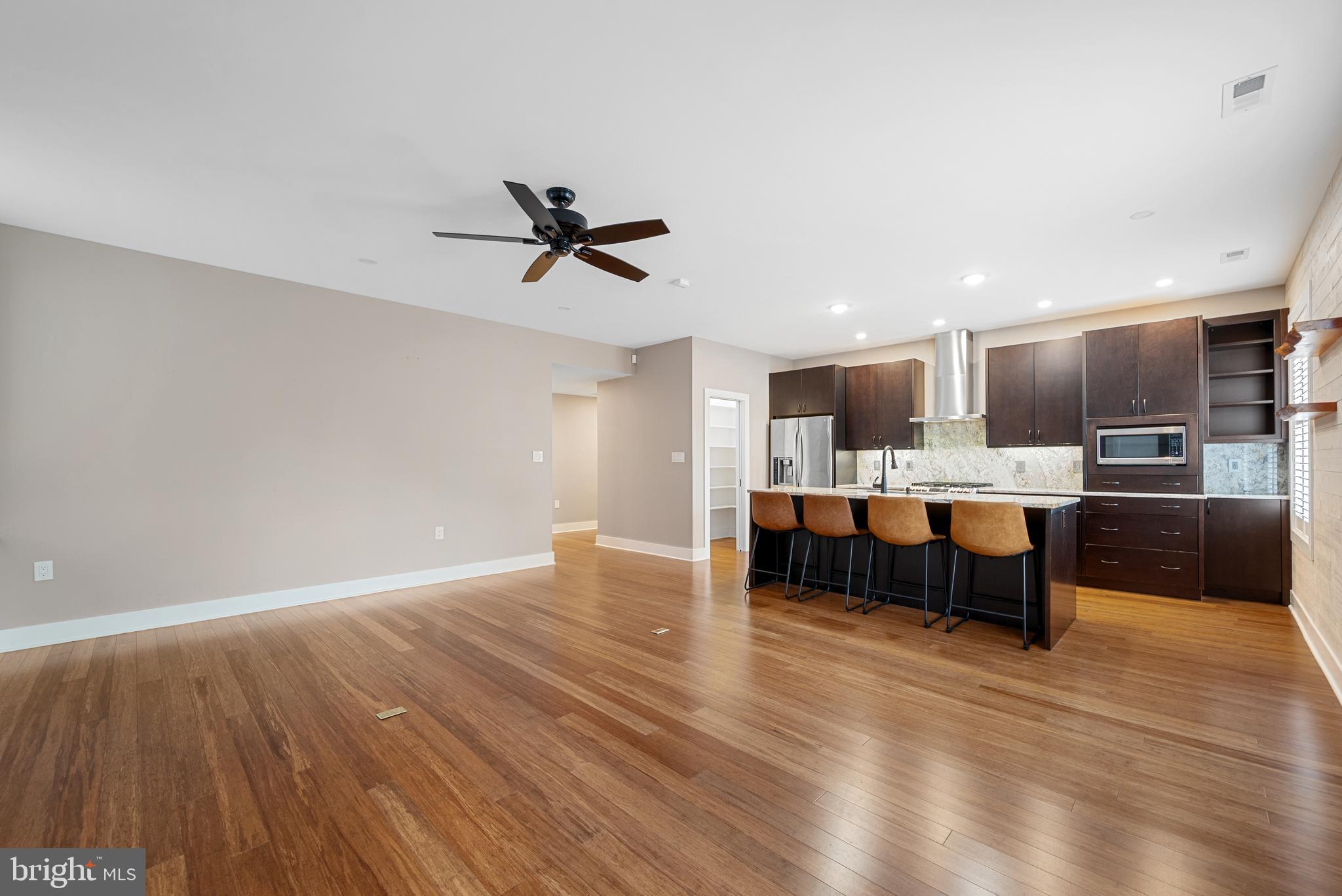 411 N LOUDOUN ST #102