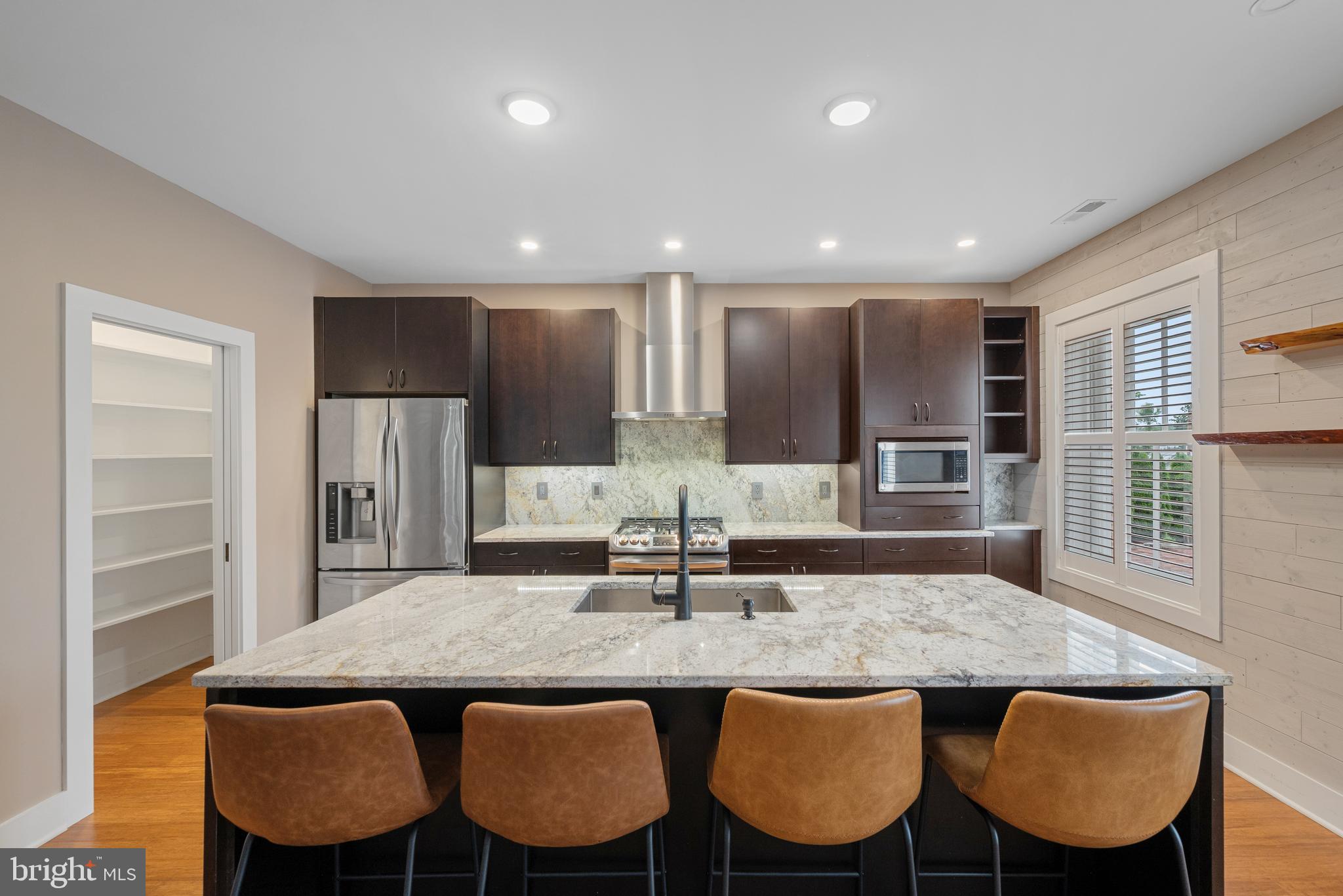 411 N LOUDOUN ST #102