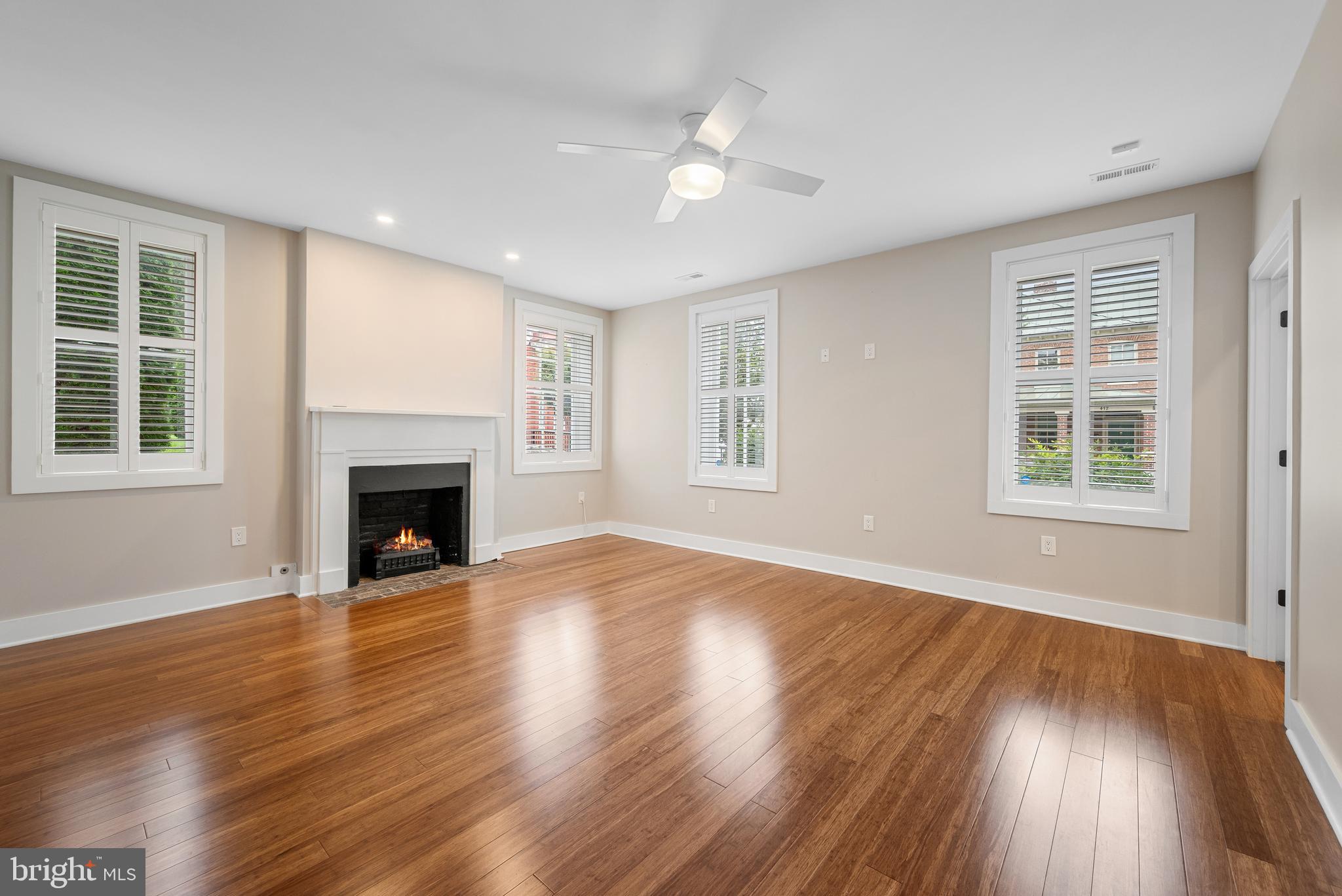 411 N LOUDOUN ST #102