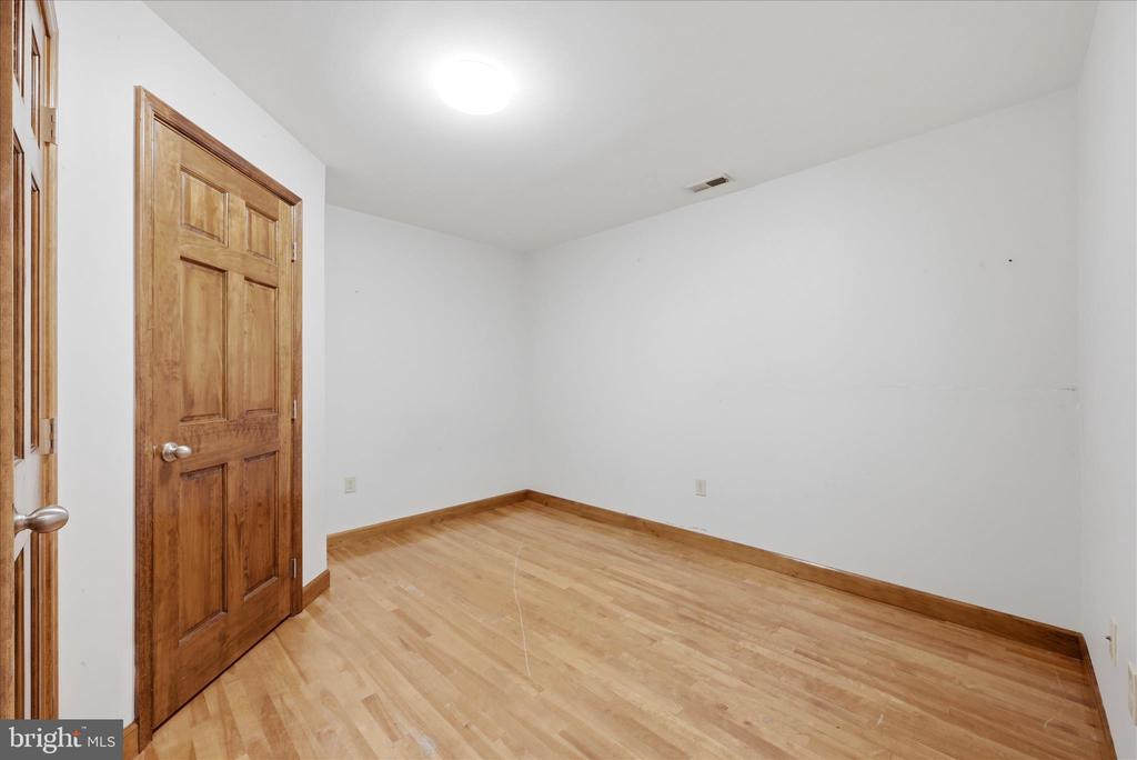 443 MILLWOOD AVE 4