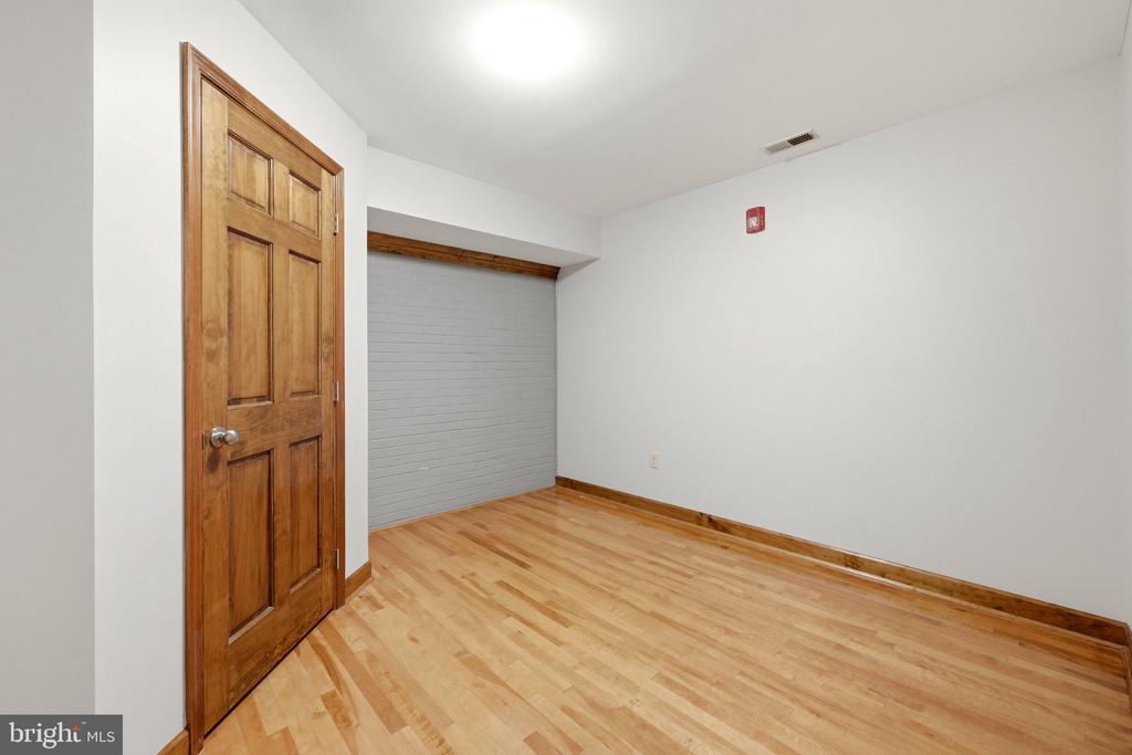 443 MILLWOOD AVENUE Unit: 3