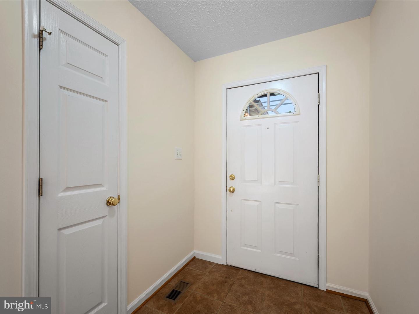 46 Flicker Ln