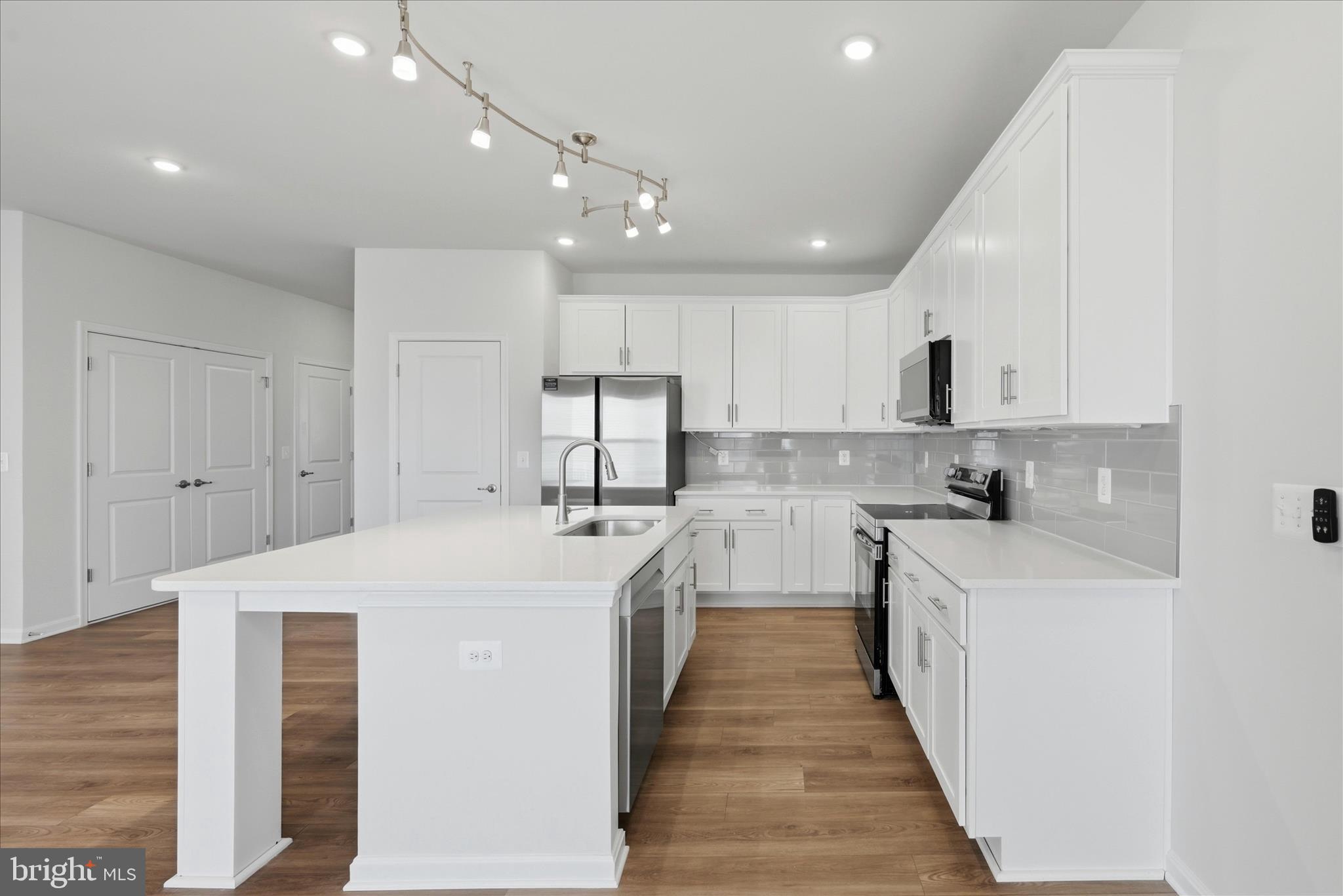 148 HUNTWELL WEST BOULEVARD