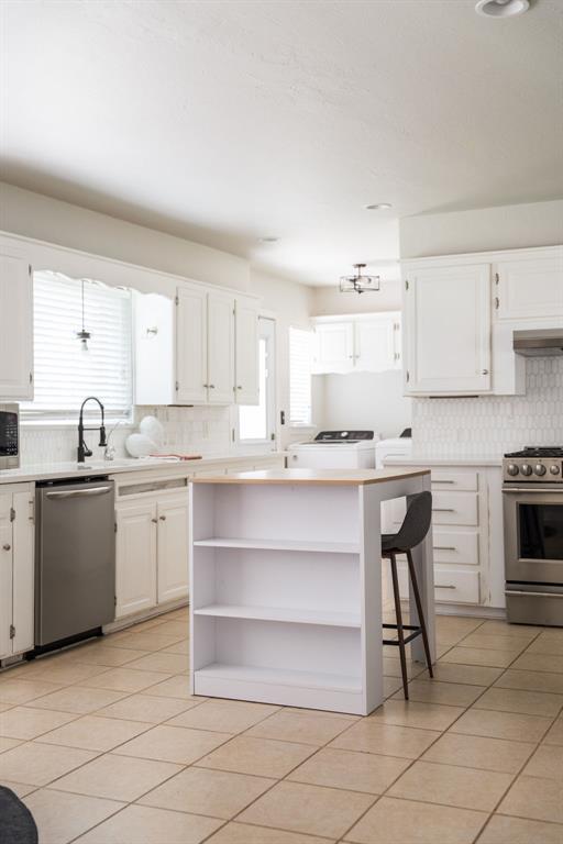 2612 Chaucer Drive