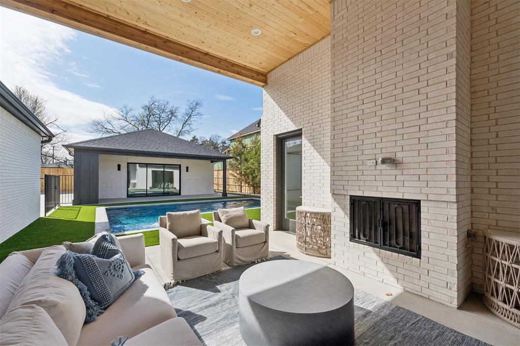 2809 Guilford Lane