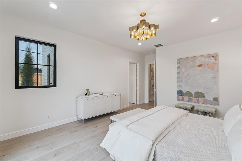 2809 Guilford Lane