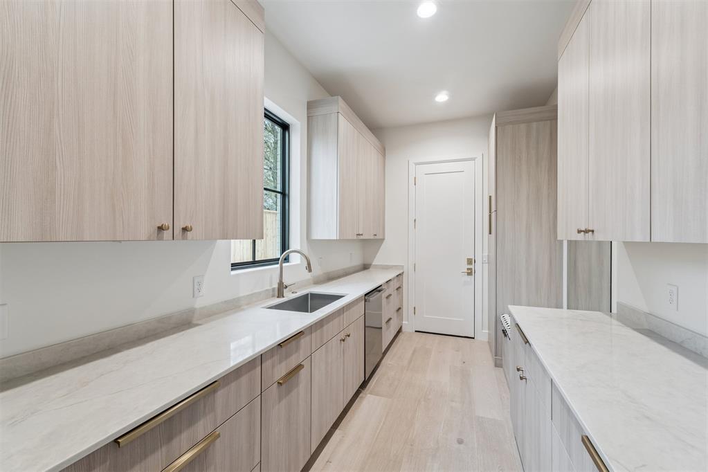 2809 Guilford Lane