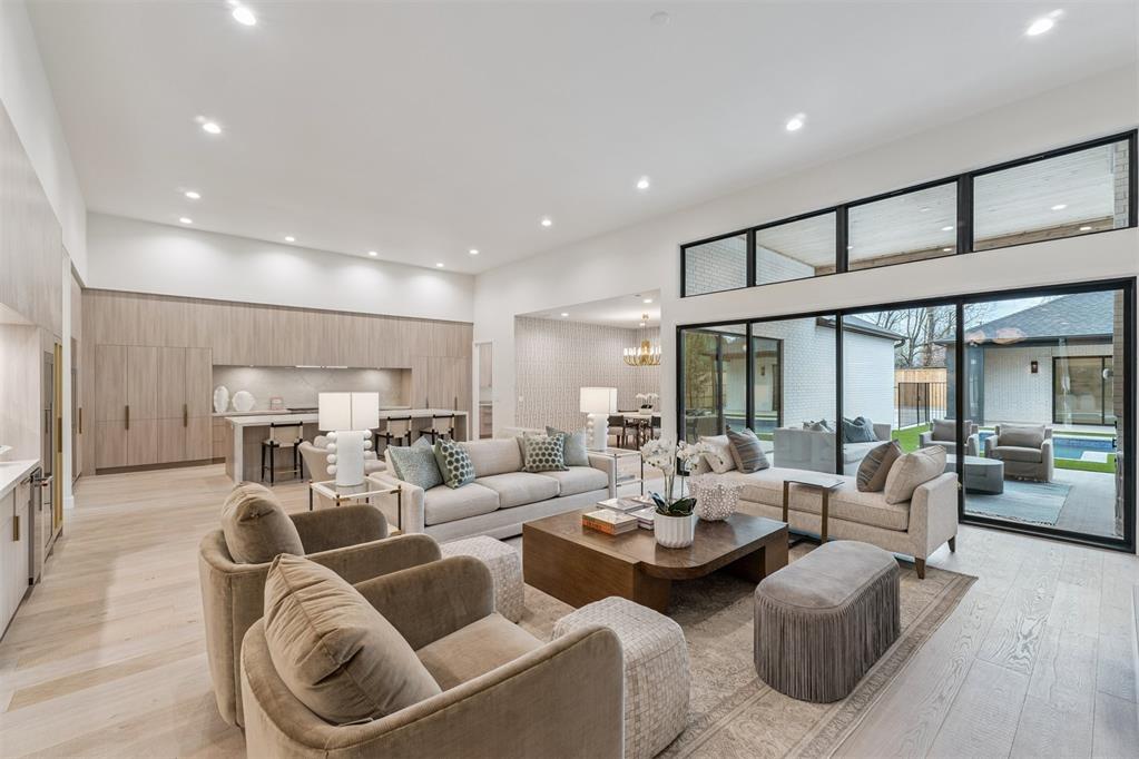 2809 Guilford Lane