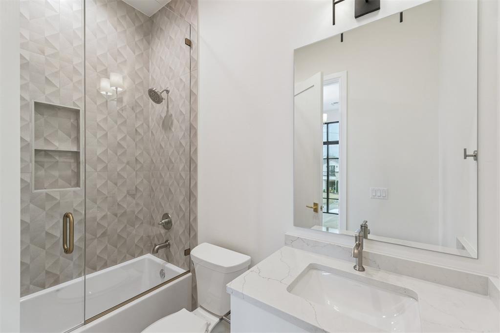 2809 Guilford Lane