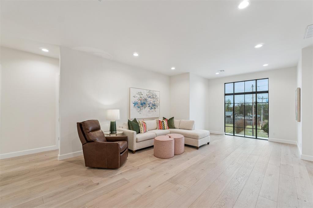 2809 Guilford Lane