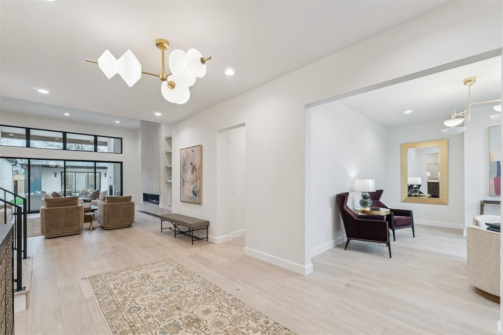 2809 Guilford Lane