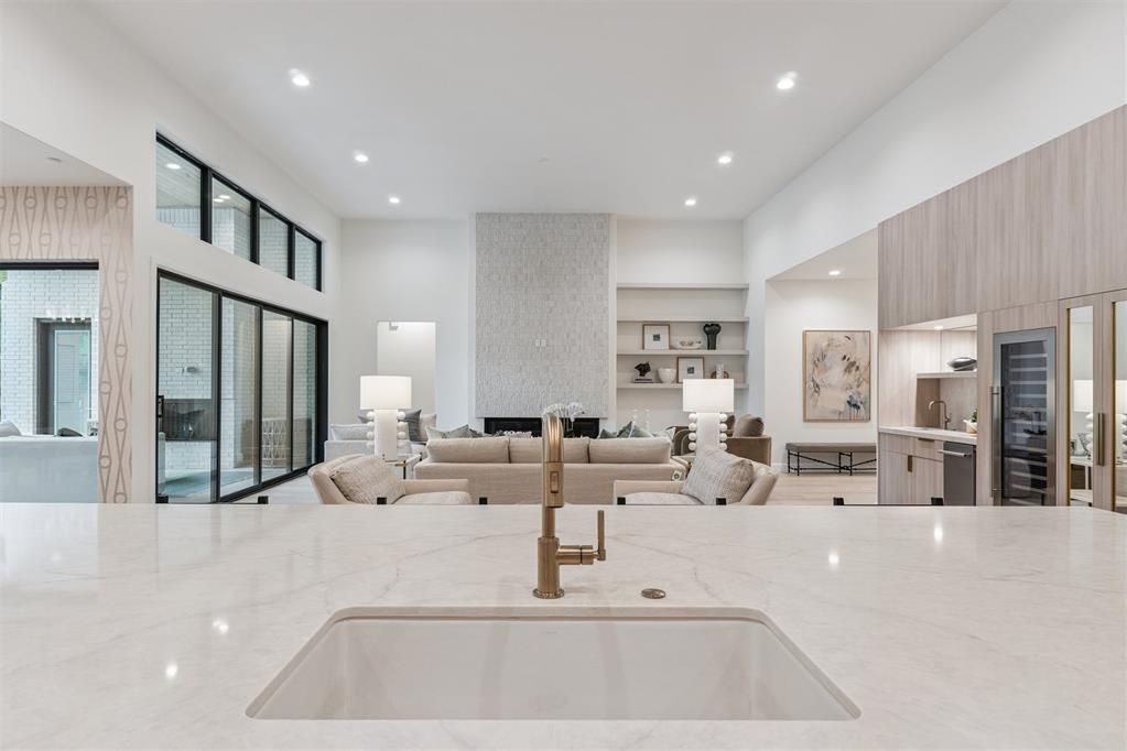 2809 Guilford Lane