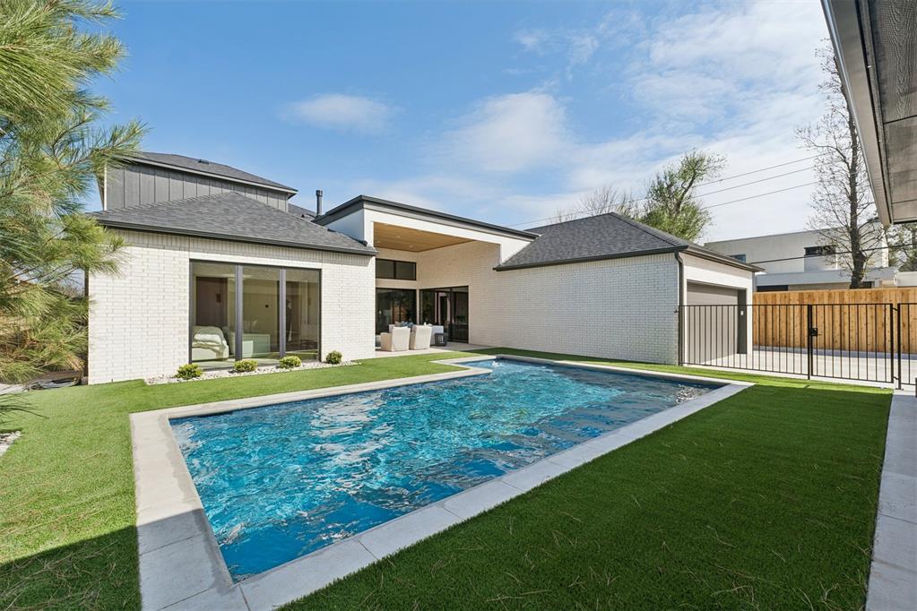 2809 Guilford Lane