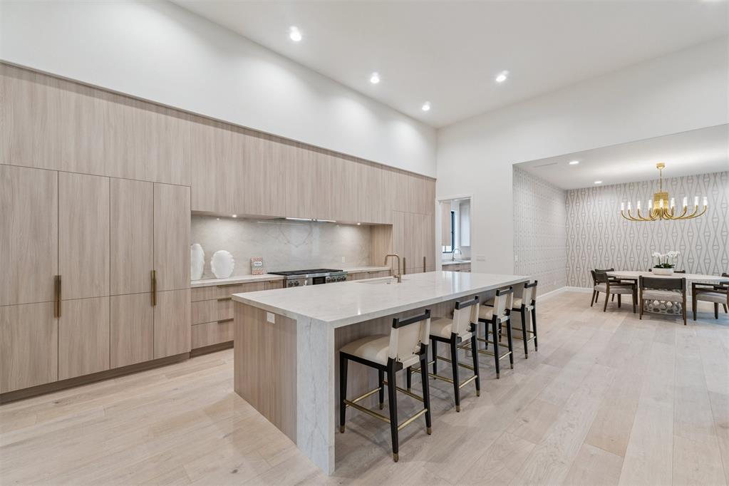 2809 Guilford Lane