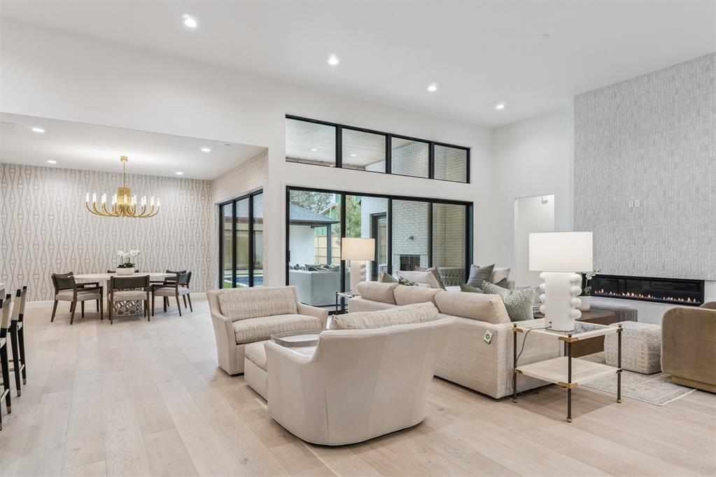 2809 Guilford Lane