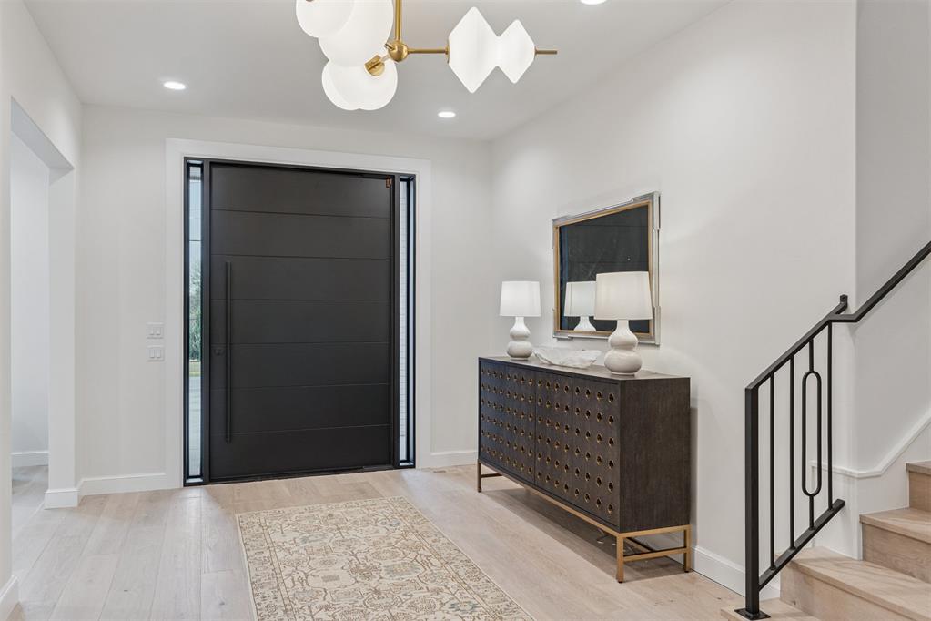 2809 Guilford Lane