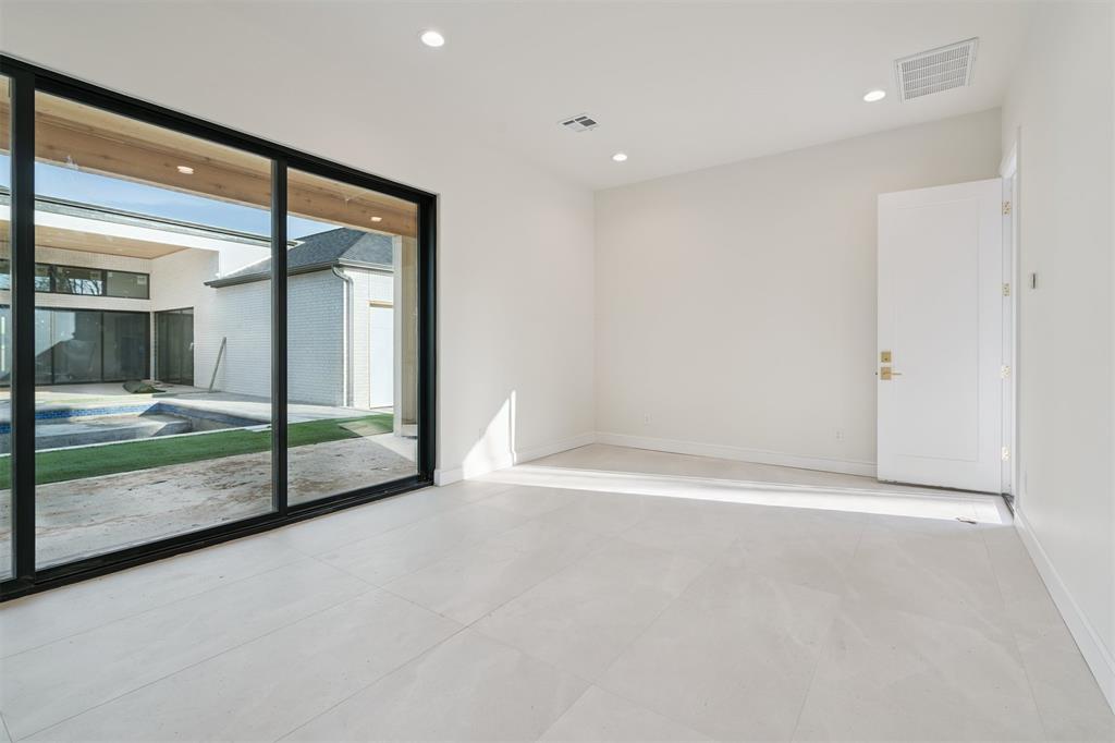 2809 Guilford Lane