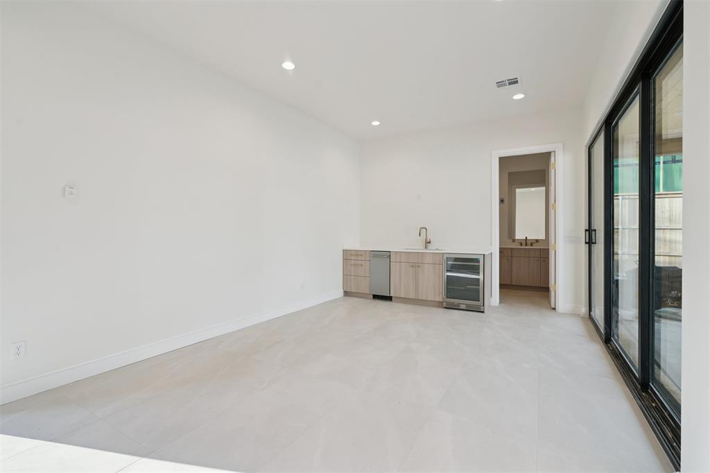 2809 Guilford Lane