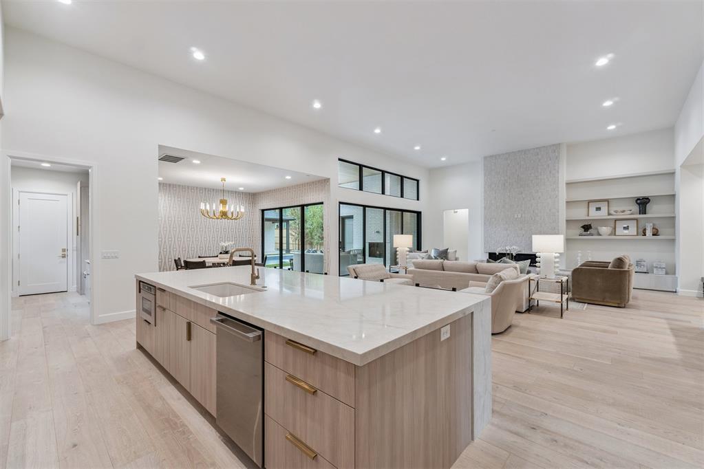 2809 Guilford Lane
