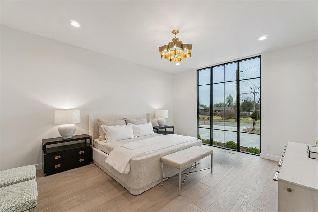 2809 Guilford Lane