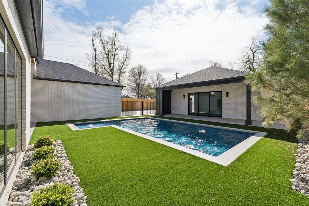 2809 Guilford Lane