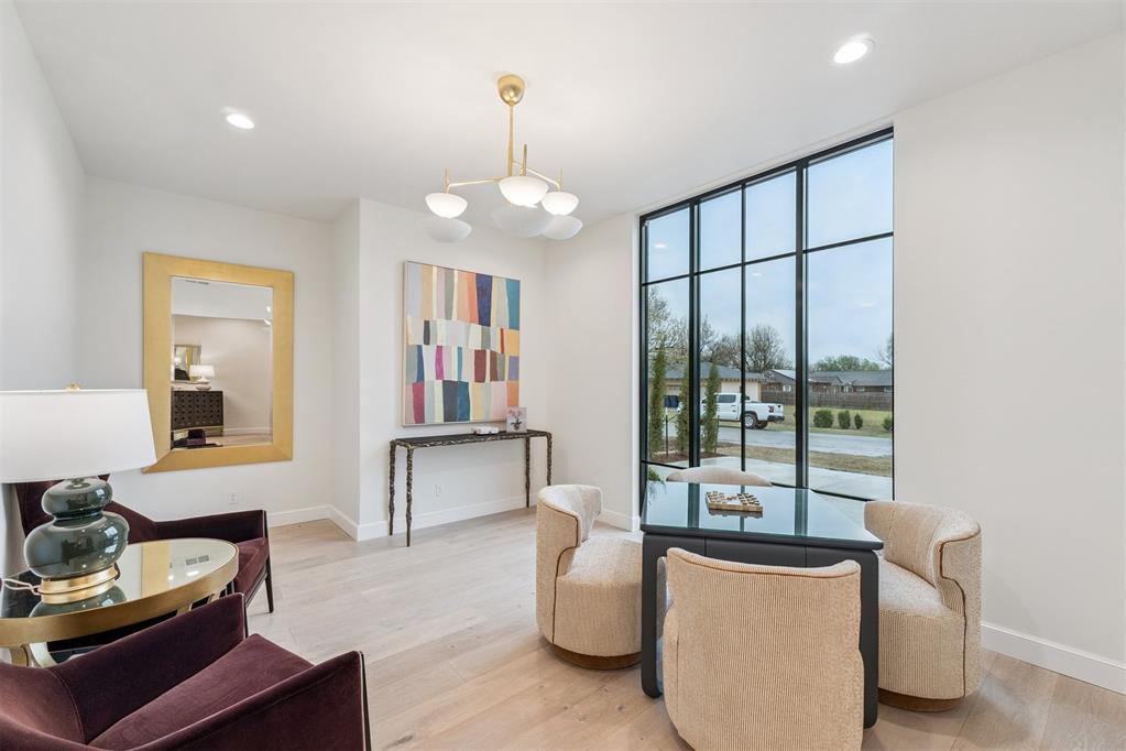 2809 Guilford Lane