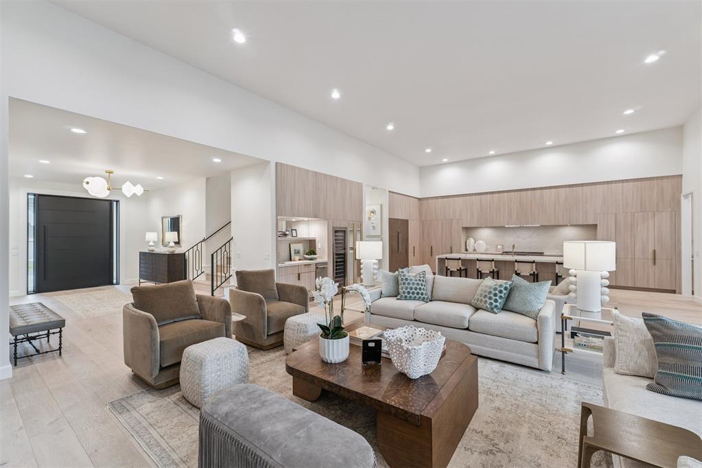 2809 Guilford Lane