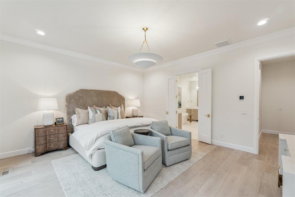 2809 Guilford Lane