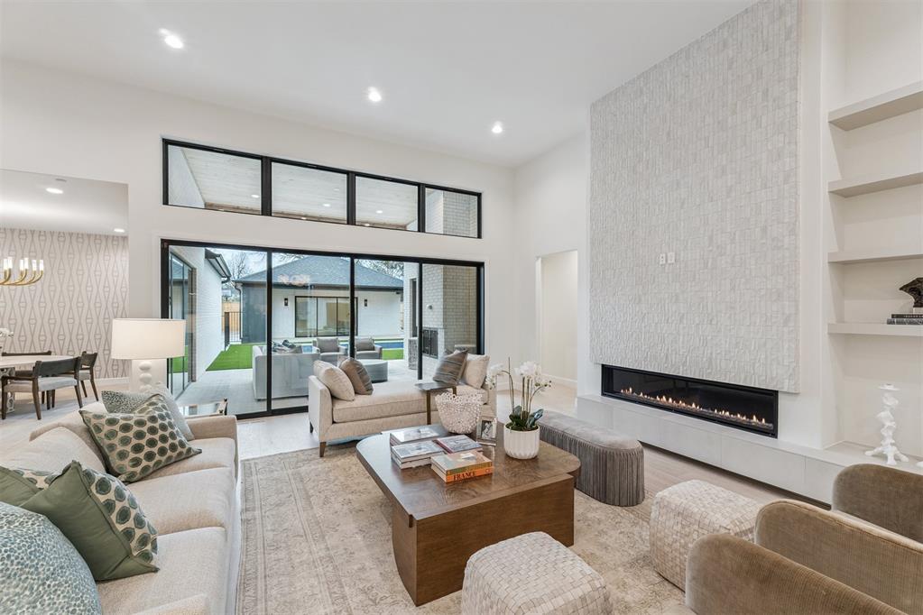 2809 Guilford Lane
