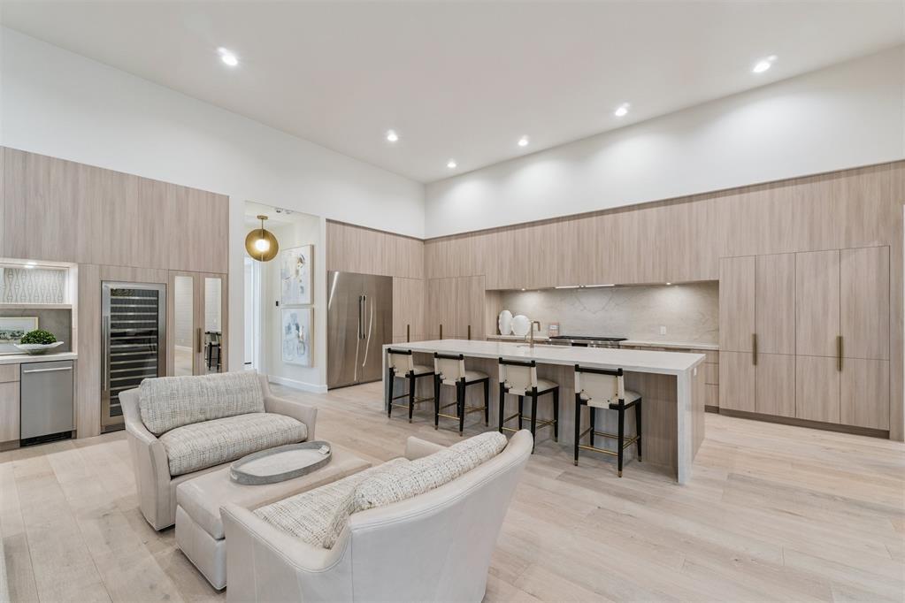 2809 Guilford Lane