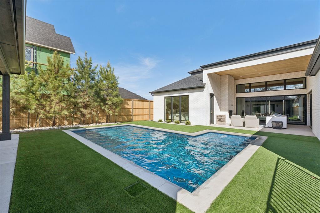 2809 Guilford Lane