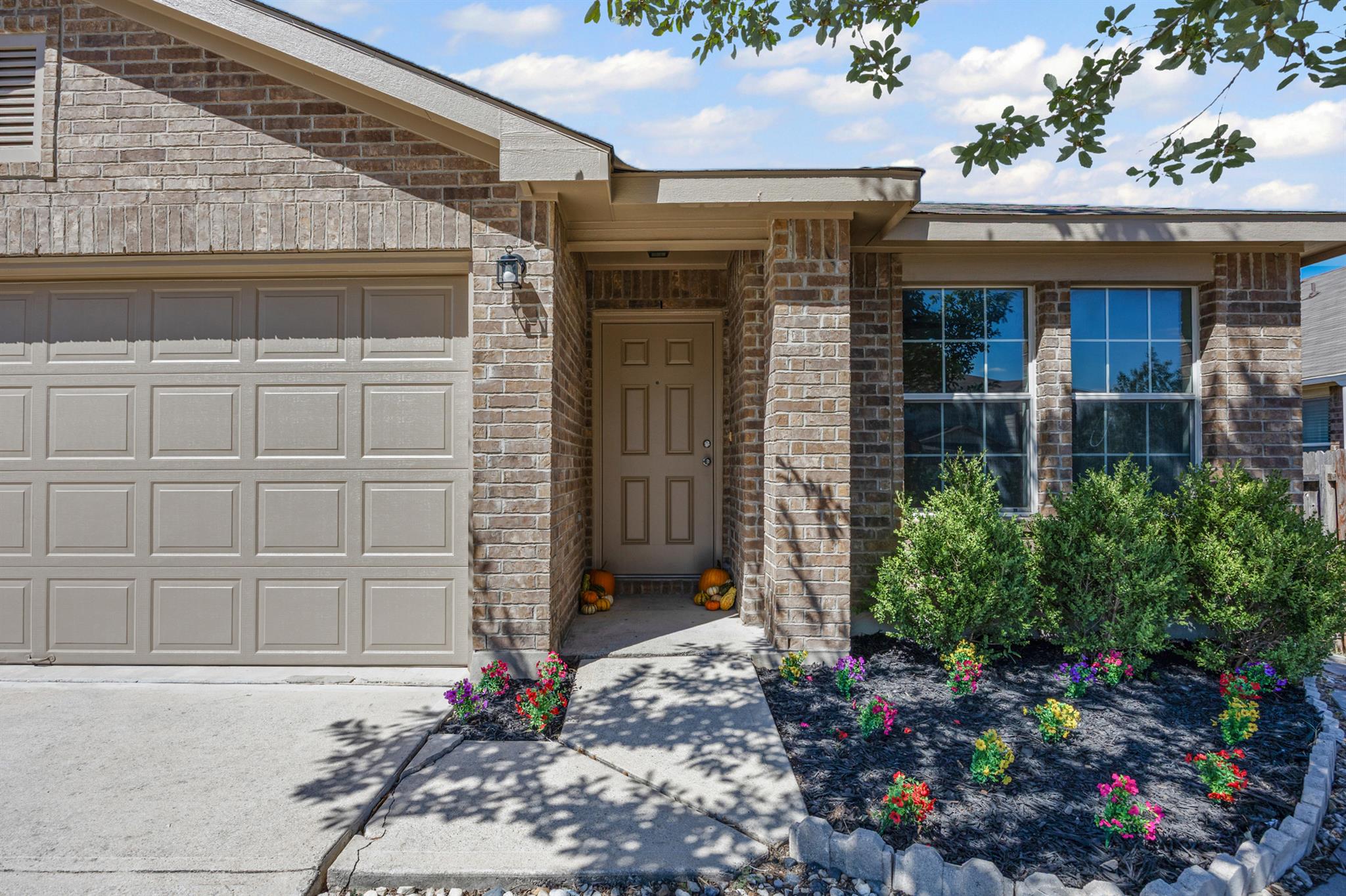 129 Lynn Crest BND